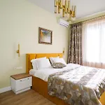 Urban Charm & Comfort - Chic 2Bd In Prime Location By Flat Mаnager